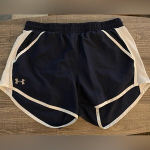 Under Armour Women’s loose athletic shorts size Med.
